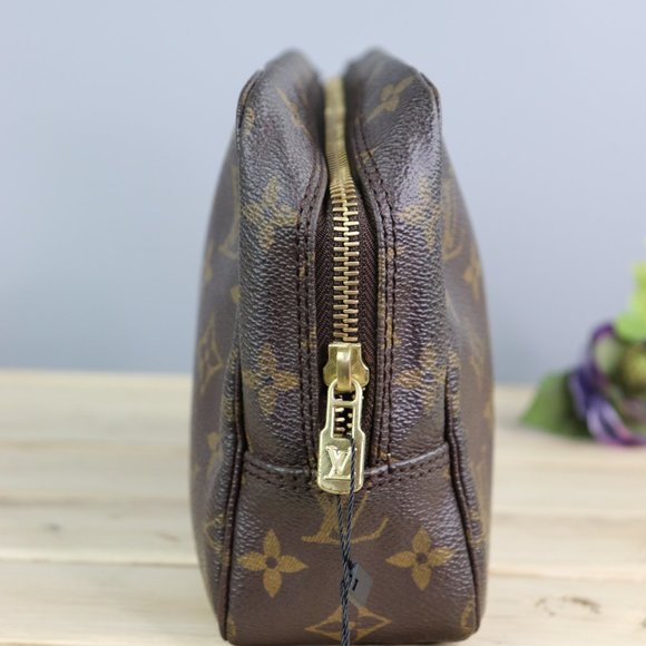 Louis Vuitton Cosmetic Pouch Toilette 23 - Picture 4 of 10